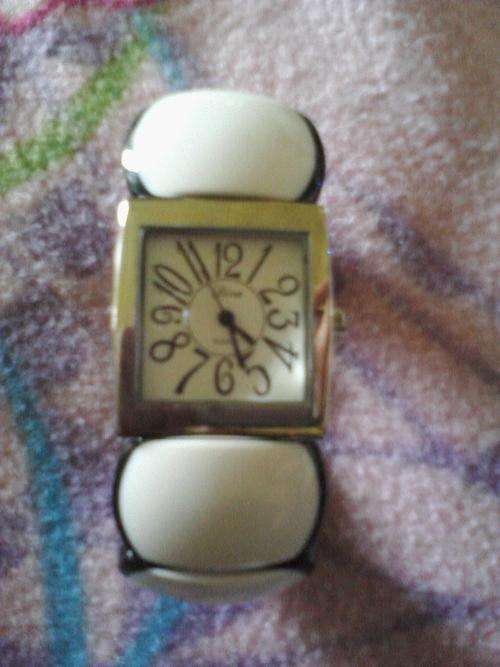 LADIES WATCH WITH ELASTIC BAND